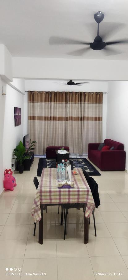 D'Zara Homestay Sepang Buitenkant foto